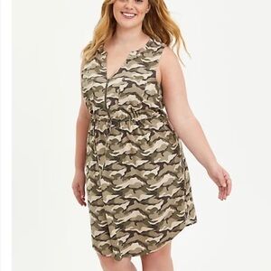 Nwt Torrid size 2 Sleeveless Challis Camo Zip-Front Shirt Dress - Stretch